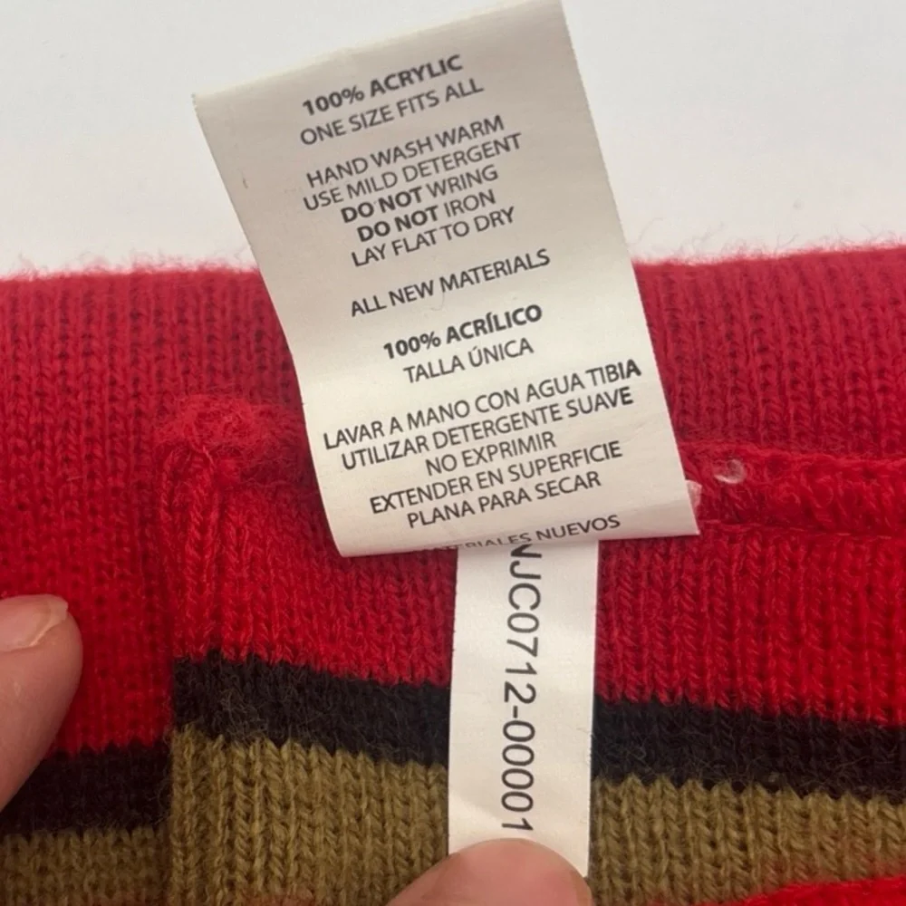Forever Collectibles‎ Red and Gold Scarf